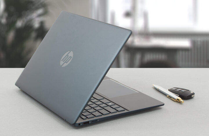 Бюджетный черный ноутбук HP14